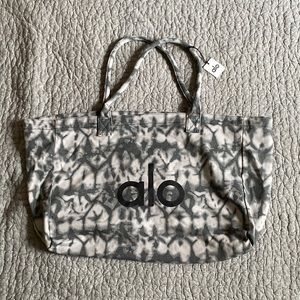 Alo yoga grey tiedye bag